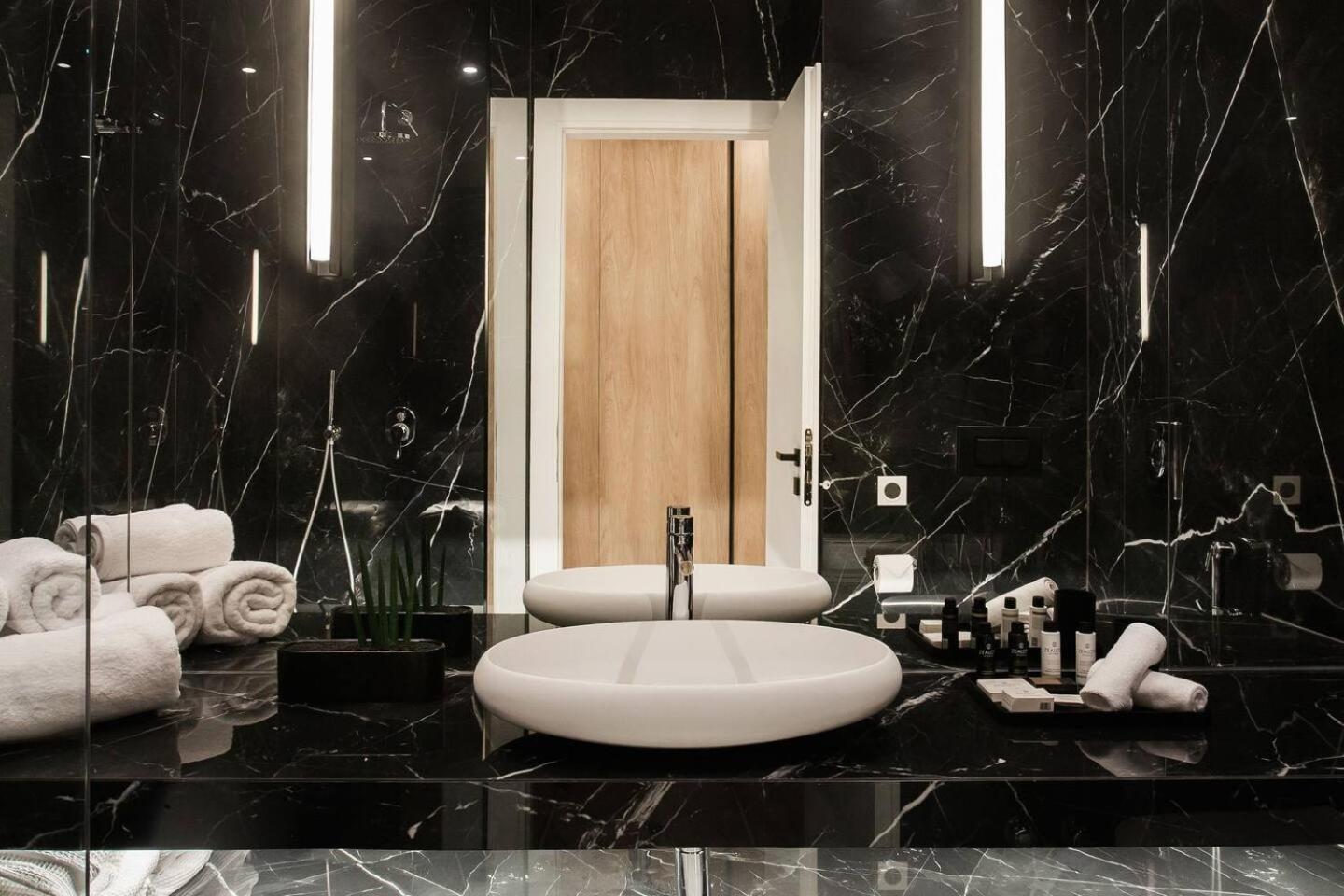 2 Sidebyside Suites In Athens Riviera By The Olon Exterior photo